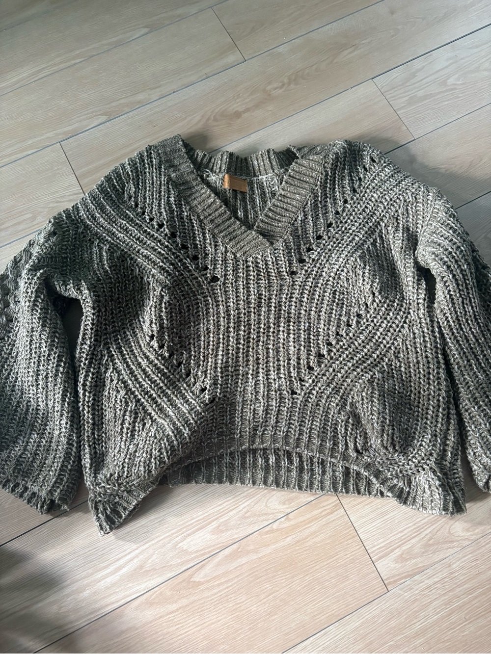 Versatile Green V-Neck Chunky Knit Sweater